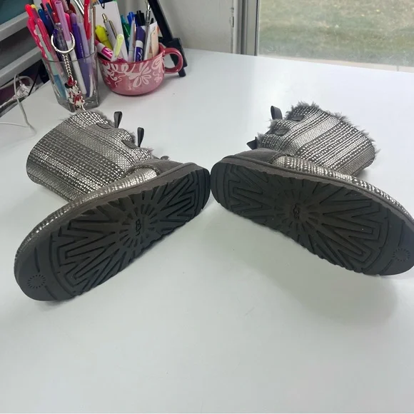 UGG Ugg Bailey Bow
Bling Flat Boot Sparkly Gray Boots Size 6 - Picture 7 of 15